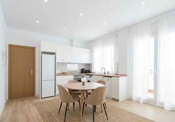 Lichtdurchflutetes Penthouse mit moderner Eleganz und Weitblick über die Stadt