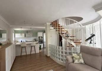 Eleganz über drei Etagen - Exklusive Maisonettewohnung mit mediterranem Flair