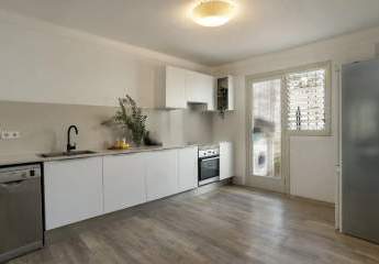 Moderne Wohnung mit 4 Schlafzimmer und Ladenlokal