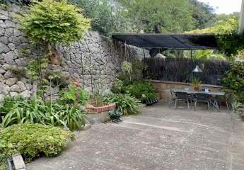 Stilvolles Reihenhaus  mit sonnigen Außenbereichen und Garage