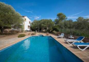 Stilvolle Villa mit Ferienlizenz und großzügigem Grundstück