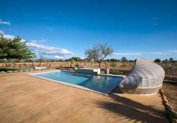 Moderne Finca-Residenz mit Gästehaus und ETV-Lizenz