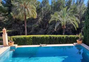 Exklusive Villa mit Meerblick und großzügigem Grundstück