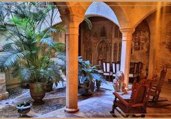 "Palmas Altstadtjuwel: Historische Luxusresidenz mit einzigartigem Potenzial"
