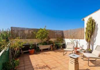 Stadthaus in Portixol mit Terrassen und Meerblick