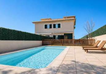 Exklusiv nur bei uns: Chalet mit Meerblick, Dachterrasse und Pool - Stilvolle Eleganz auf zwei Ebenen