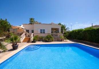 Mediterraner Bungalow mit Privatsphäre, Pool & Meerblick