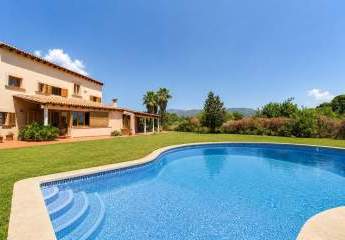 Exklusive Landhausresidenz mit Pool, weitläufigem Anwesen und mediterranem Charme