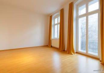 sanierte bezugsfreie Altbauwohnung mit Balkon in Mitte