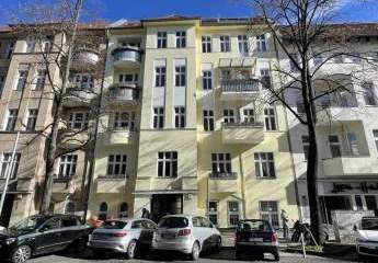 Dachgeschosswohnung - Bezugsfreie 3-Zimmer-Wohnung mit Blick auf die Schlossstraße - ohne Lift