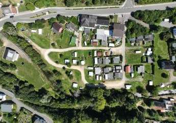 Campingplatz, Zimmervermietung und Gastronomie - gepflegte Familienexistenz in der Eifel