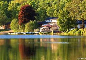 Einzigartiges Freizeitareal in Wasserlage: Gastronomie, Camping und Steganlagen