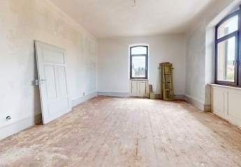 Alter Bahnhof mit Blick auf die Haardt | Gegenüber Kurpfalz Carré & Ärztehaus  | Sanierungspotential