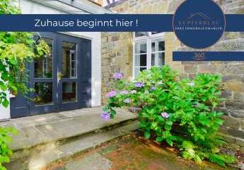 Einzigartiges Domizil: Historische Schule mit Atelier & Naturgrundstück - Nümbrecht