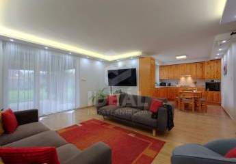 Győr, Ziegelwohnung mit Garten und 2 Parkplätzen zu verkaufen.