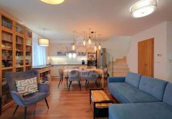 Gyor-Pinnyéd, Großzügiges Reihenhaus mit 800 qm Garten zu verkaufen.