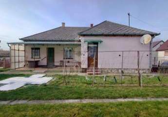 Einfamilienhaus in Tápszentmiklós 82 m² Wohnfläche mit 2302 m² Grundstück zu verkaufen.