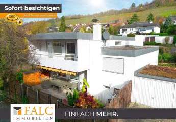 Einfamilienhaus mit Indoor-Pool und Sauna in Hanglage