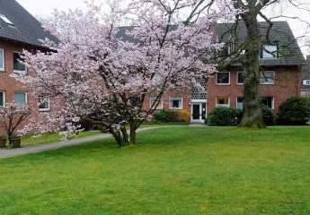 Provisionsfrei: Großzügige 4-Zimmer-Wohnung auf großem Grundstück