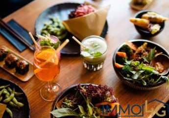 Modernes Restaurant am Rosa-Luxemburg-Platz