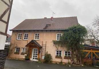 Familienfreundliches, energieeffizientes Wohnhaus mit Holzanbau, PV & Wärmepumpe