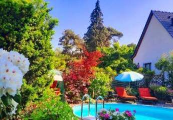 Freistehendes Einfamilienhaus mit massiv erbautem Atelier