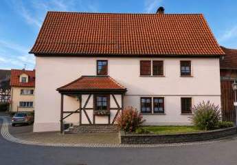 Großzügiges Einfamilienhaus mit Scheune und Garage in ruhiger Lage von Fladungen / Rhön