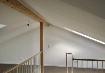 Stilvolle DG-Galerie-Wohnung in 85386 Eching