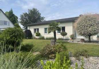 moderner Bungalow in ruhiger Seitenstraße