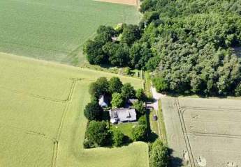 Liebhaber Objekt - Charmantes reetgedecktes Landhaus in exponierter Lage mit großzügigem Grundstück