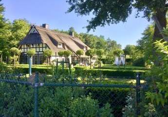 Liebhaber Objekt - Charmantes reetgedecktes Landhaus in exponierter Lage mit großzügigem Grundstück