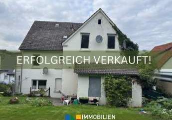 Sanierungsbedürftiges Zweifamilienhaus in Vlotho!