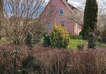 Einfamilienhaus im Zentrum, außergewöhnliche  Lage, großer Garten ,  Objekt mit Potential!