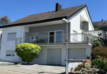 Mehrfamilien-Traumhaus mit großem Pool in ruhiger Lage