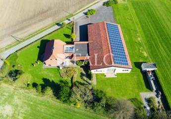 Exklusives Anwesen mit Wohnhaus, Büroflächen und Gewerbehalle auf weitläufigem Grundstück