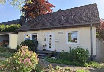 ** Platz da! Freistehendes Einfamilienhaus mit großzügiger Wohnfläche und XXL