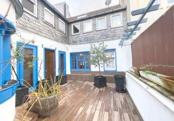 Sanierte Wohnung mit Parkett, EBK und großer Außenterrasse & Glasfaseranschluss in zentraler Lage