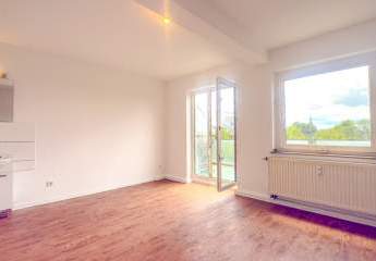 Ruhiges Büro mit Balkon am Schwanenspiegel – ideal als Wochen-Arbeitszimmer