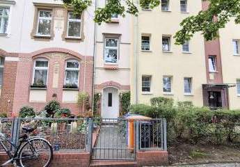 Diskret vermarktet: Altbau-MFH mit ca. 220 m² Wfl., 4 WE & Ausbaupotenzial – Faktor ca. 20