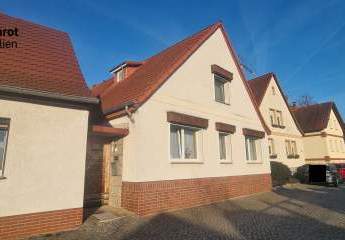 Einfamilienhaus mit 127m² in ruhiger Lage inklusive Garten mit Wasserzugang, Carport und Garage.