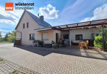 Perfekt für Familien! Einfamilienhaus mit Einliegerwohnung einem großen Garten, Pool & Doppelcarport