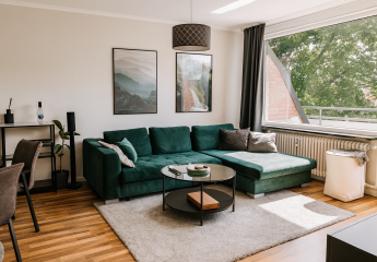 Modernisierte 2,5-Zimmer-Dachgeschosswohnung in Hamburg-Schnelsen mit Balkon & Stellplatz
