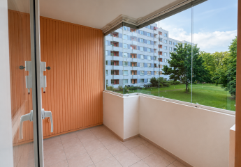 Helle 3-Zimmer-Wohnung mit Wintergarten-Loggia, Aufzug & Parklage in Hamburg Jenfeld