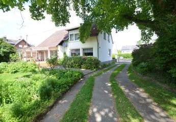 Älteres Wohnhaus auf 2.218 m² Traumgrundstück/Bauland
