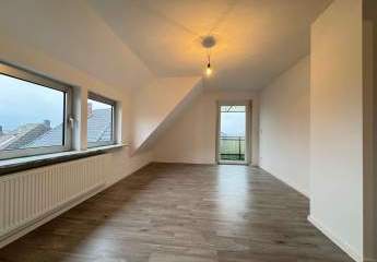 ***Erstbezug - Sanierte 4 Zimmer Dachgeschosswohnung mit Balkon in Seesen***
