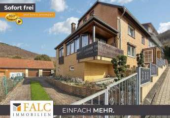 ***Blick auf die Burg Plesse - Haus mit Doppelgarage und üppiger Terrasse in Eddigehausen***