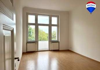 Helle 2-Zimmer-Wohnung mit Balkon & Fahrstuhl - provisionsfrei in Berlin Spandau