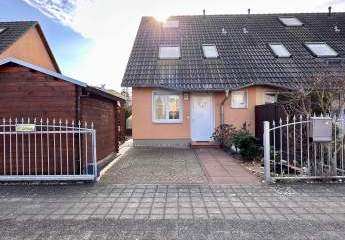 Ihr neues Zuhause: Reihenendhaus mit Garten und Dachgeschoss in Berlin