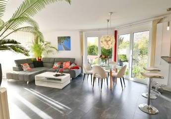 Schöne Wohnung mit 1a Infrastruktur + 2 TG Plätze