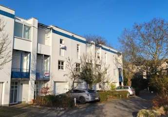 Wieder verfügbar! RMH mit Garage, 2 Balkonen, Garten und Terrasse